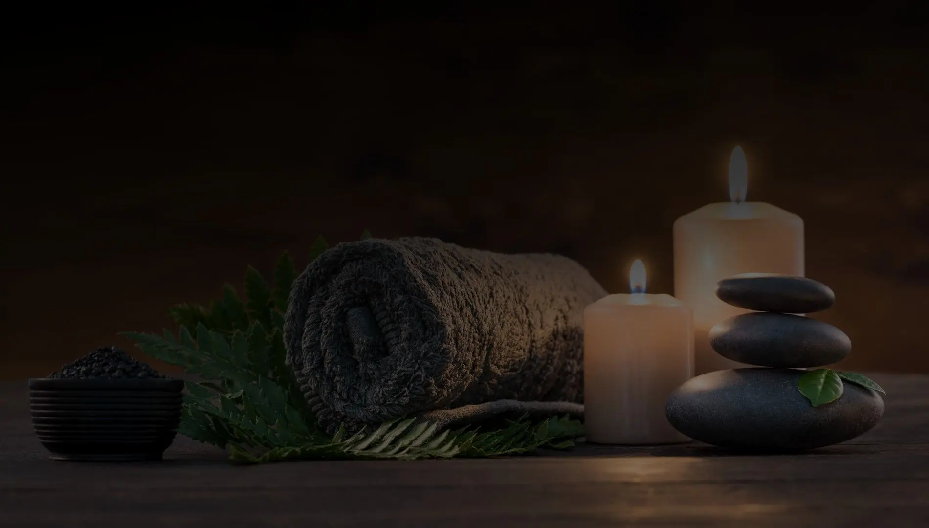 Velas e ambiente reservado para massagem na Thai Massagens